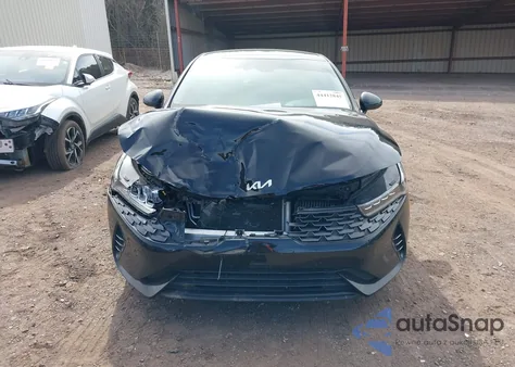 2022 Kia K5 Lxs z USA, uszkodzony, nr VIN 5XXG14J26NG147643